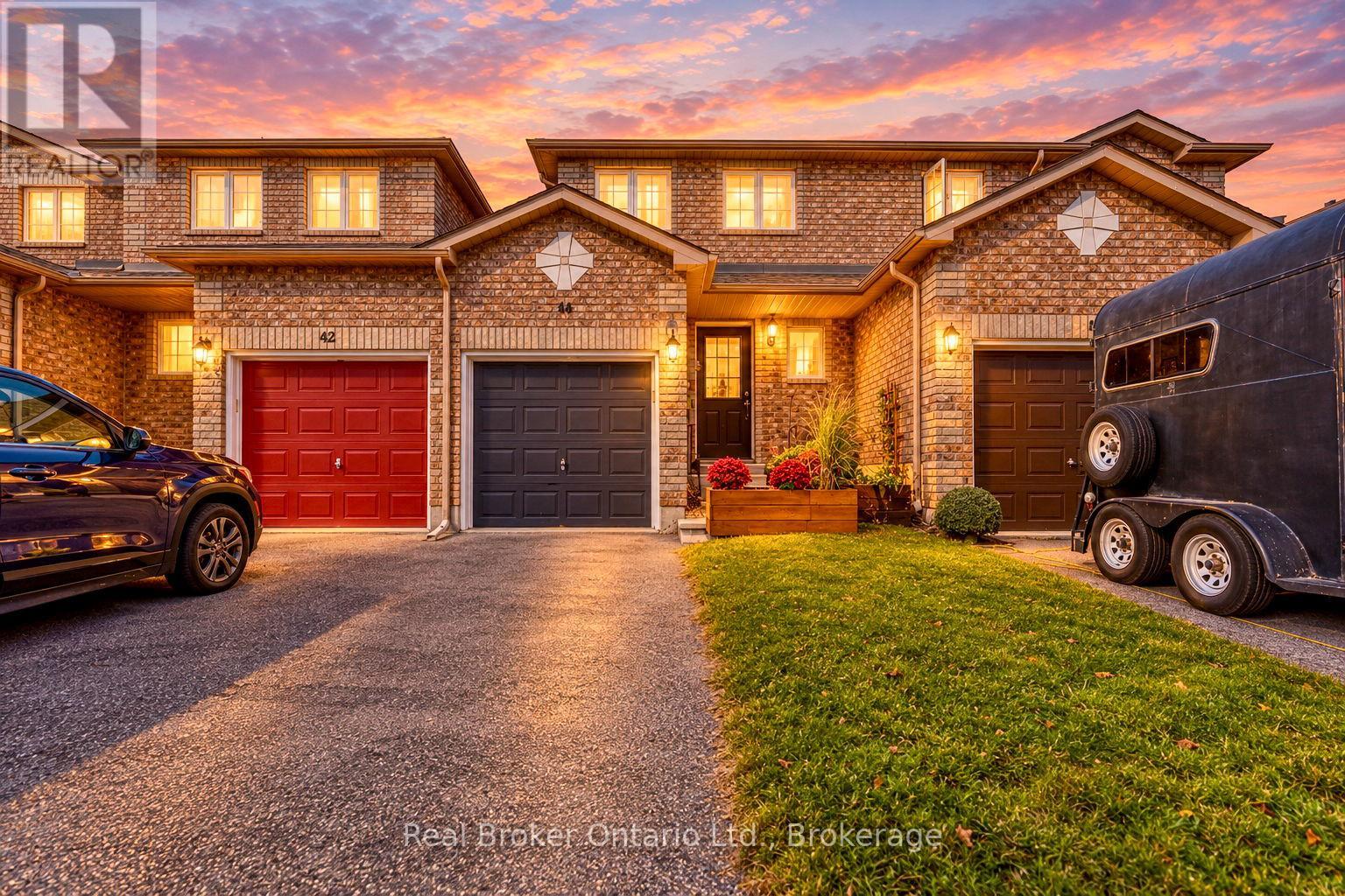 44 Monarchy Street, Barrie (Innis-Shore), Ontario  L4M 7K1 - Photo 2 - S14130510