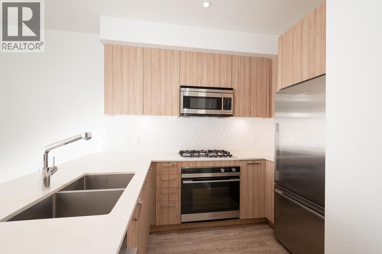 403 1061 MARINE DRIVE