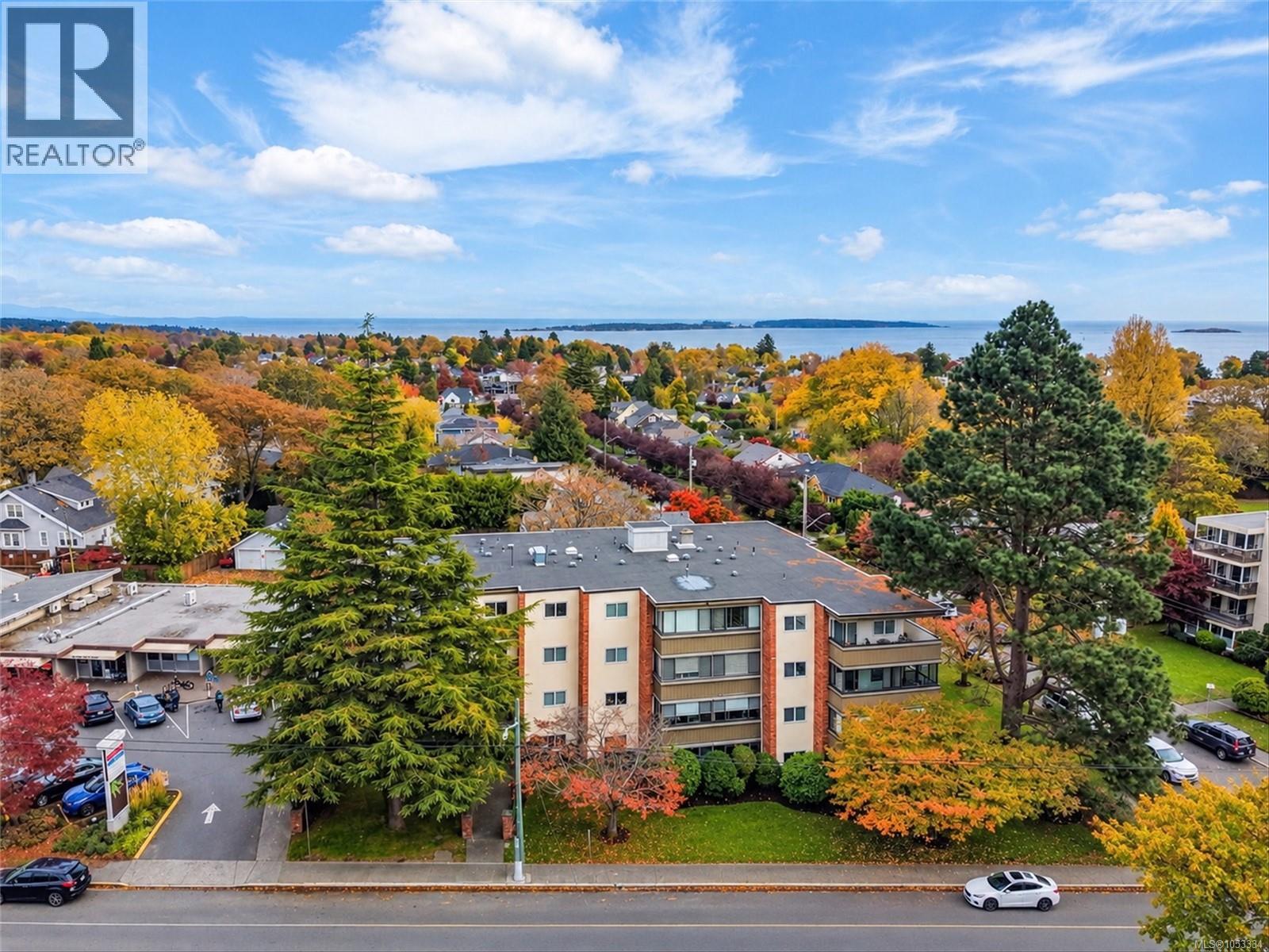 302 2535 Cadboro Bay Rd