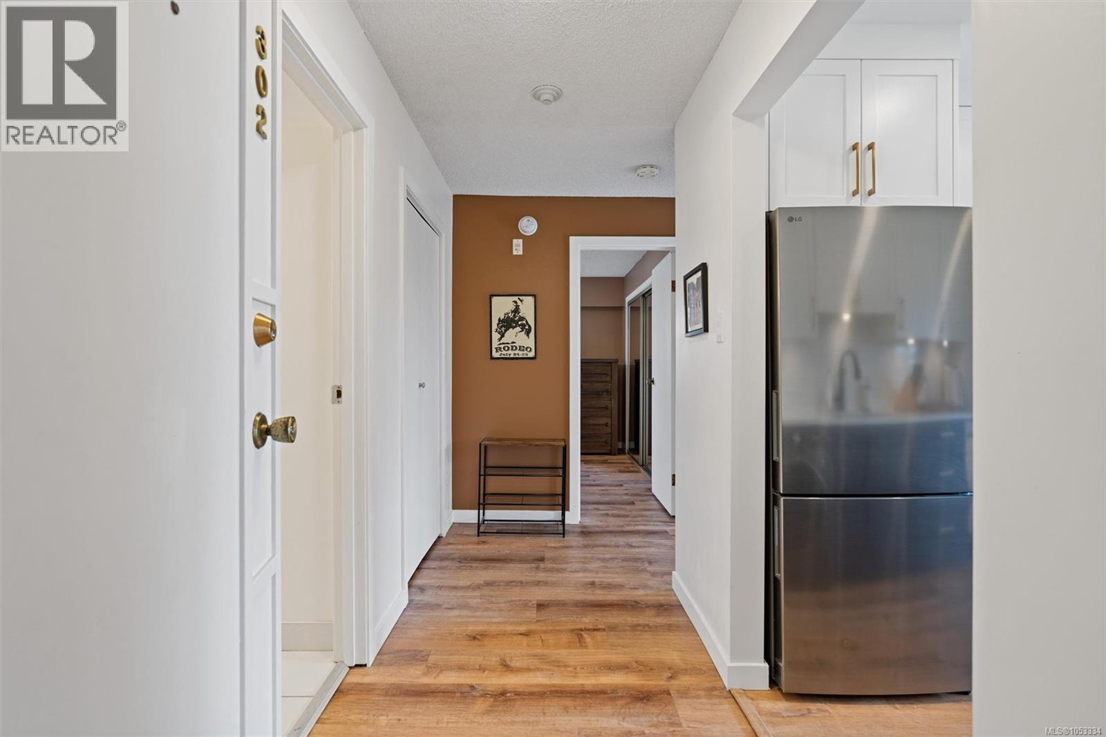 302 2535 Cadboro Bay Rd