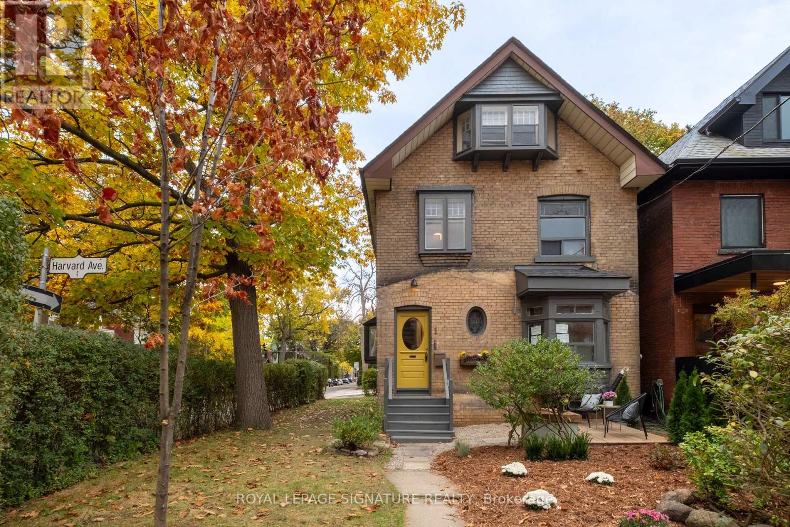 1 Harvard Avenue, Toronto, Ontario  M6R 1C5 - Photo 4 - W14130534