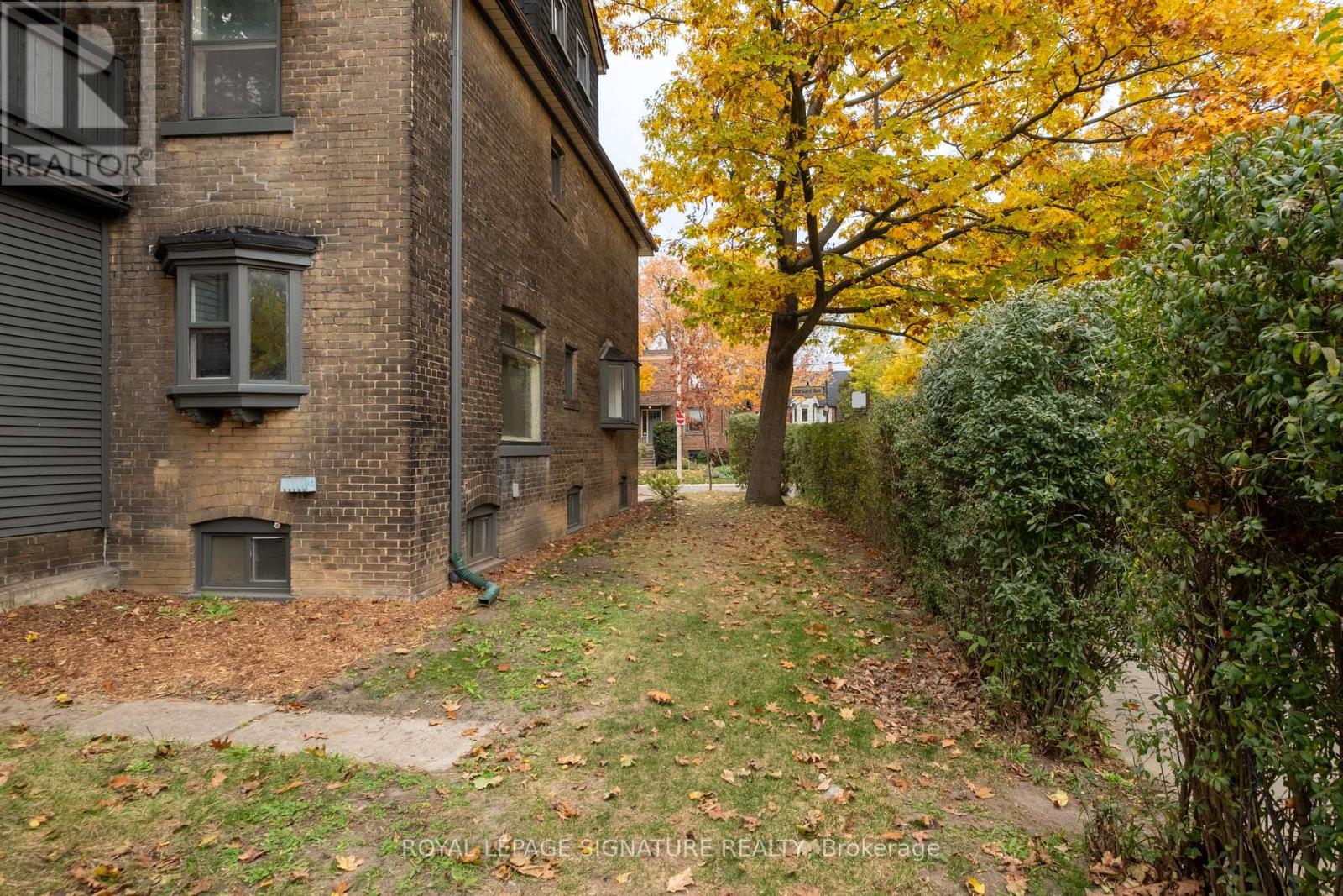 1 Harvard Avenue, Toronto, Ontario  M6R 1C5 - Photo 49 - W14130534
