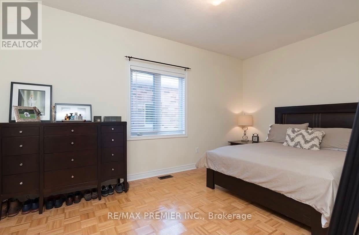 144 Greenview Circle, Vaughan, Ontario  L6A 0B6 - Photo 8 - N13756300