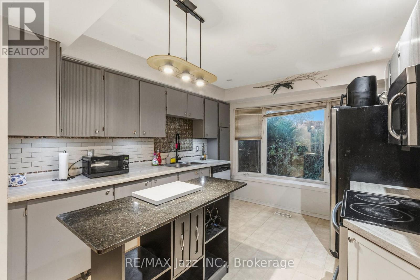 724 Galahad Drive, Oshawa, Ontario  L1K 1M2 - Photo 9 - E14126058