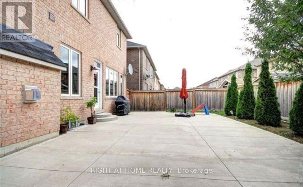 Main,2nd - 65 Newington Crescent, Brampton, Ontario  L6P 3E8 - Photo 4 - W14130556