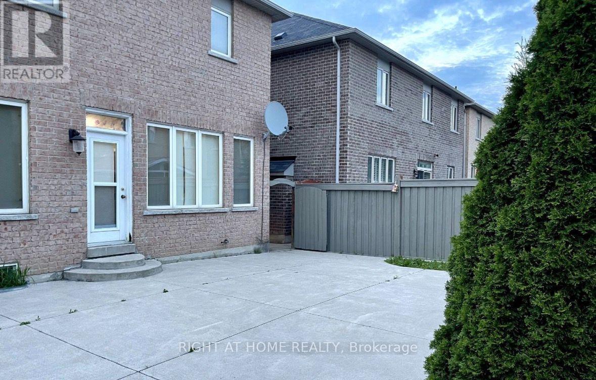 Main,2nd - 65 Newington Crescent, Brampton, Ontario  L6P 3E8 - Photo 5 - W14130556