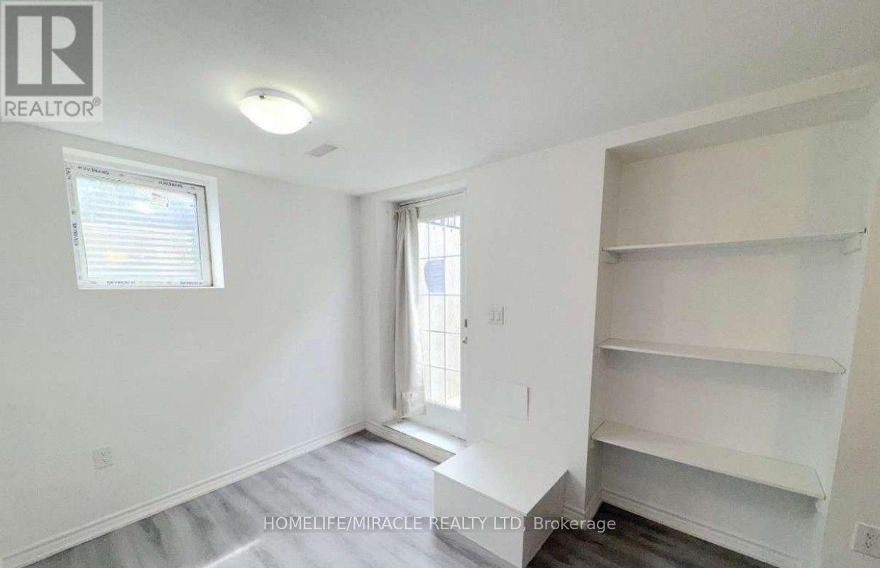 6 Diane Court, Brampton (Fletcher's Creek South), Ontario  L6Y 3E3 - Photo 2 - W14130592