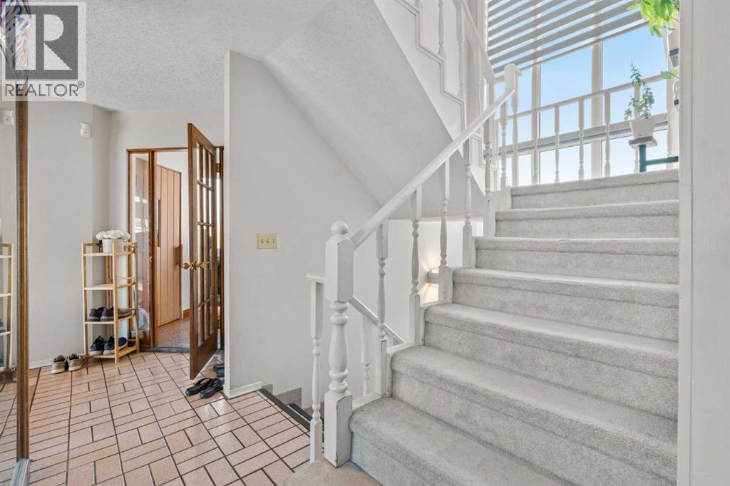 32 Castleglen Court NE