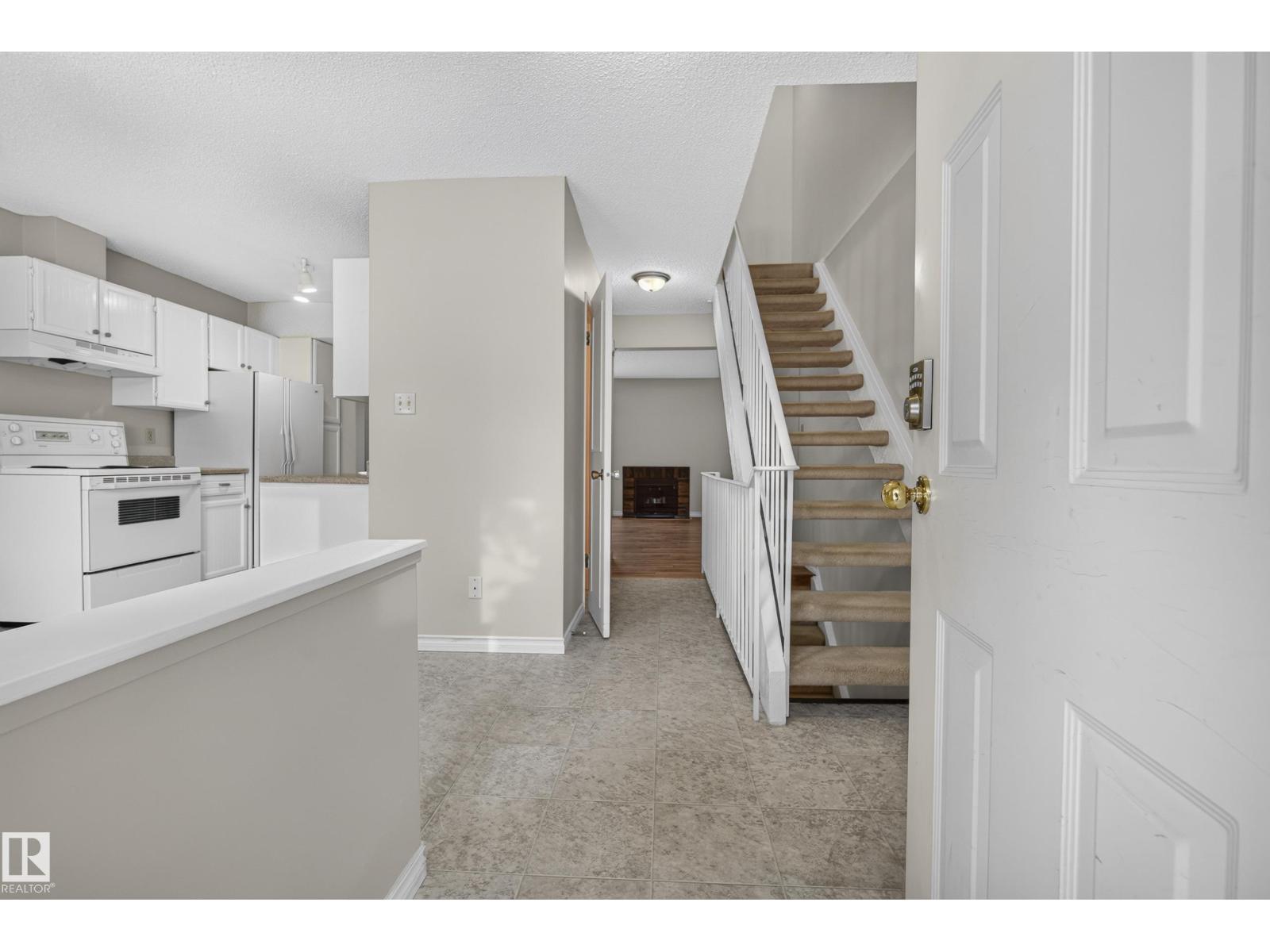 181 TUDOR LN NW