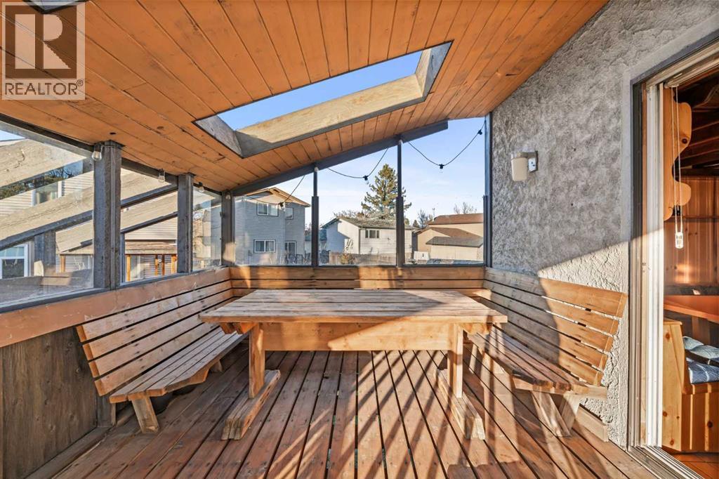 32 Castleglen Court NE