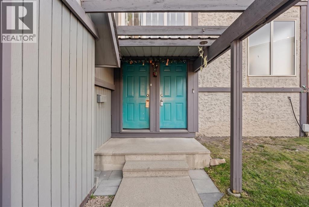 32 Castleglen Court NE