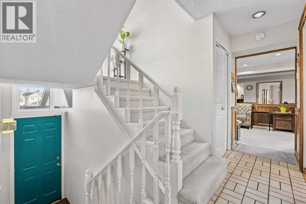 32 Castleglen Court NE