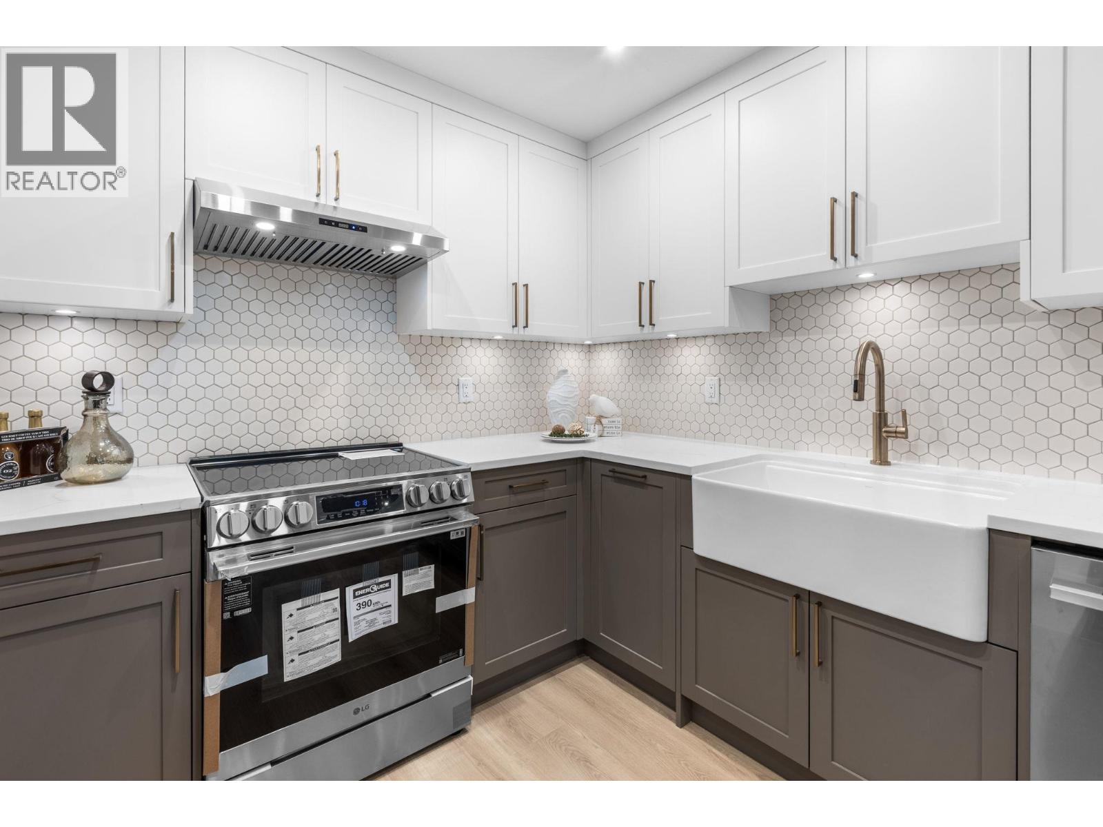 206 3151 CONNAUGHT CRESCENT