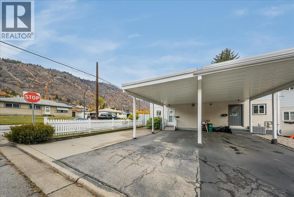 3398 Laurel Crescent, Trail, British Columbia  V1R 4M5 - Photo 3 - 10404455