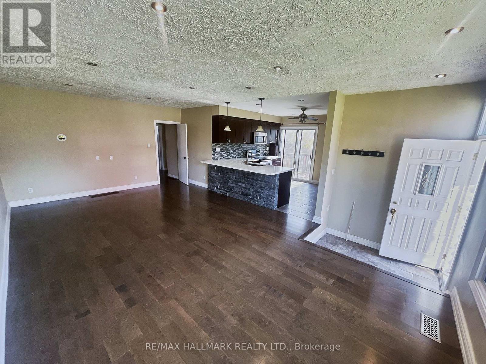#upper - 94 Hurley Road, Ajax, Ontario  L1S 1N6 - Photo 3 - E13714700