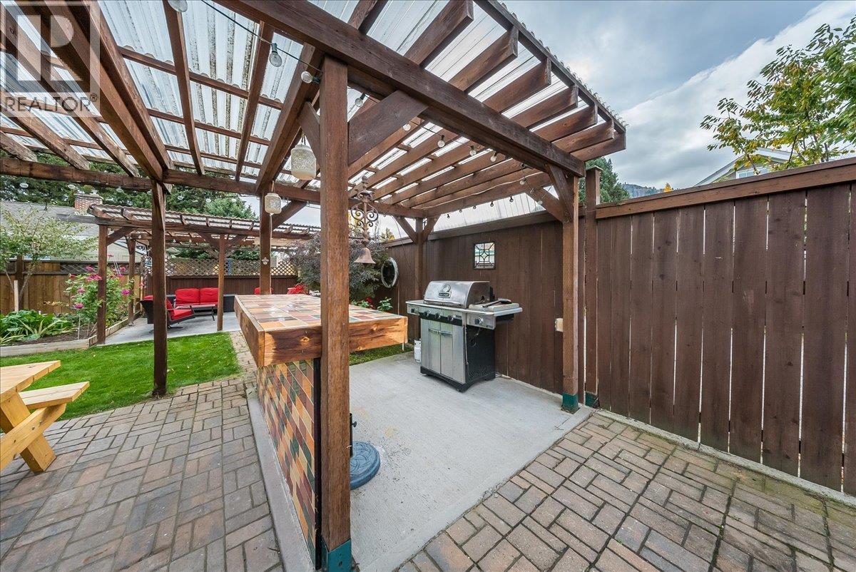 130 Cambridge Road, Warfield, British Columbia  V1R 2J1 - Photo 40 - 10404856