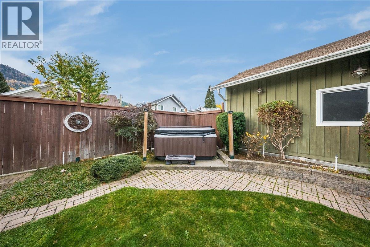 130 Cambridge Road, Warfield, British Columbia  V1R 2J1 - Photo 43 - 10404856