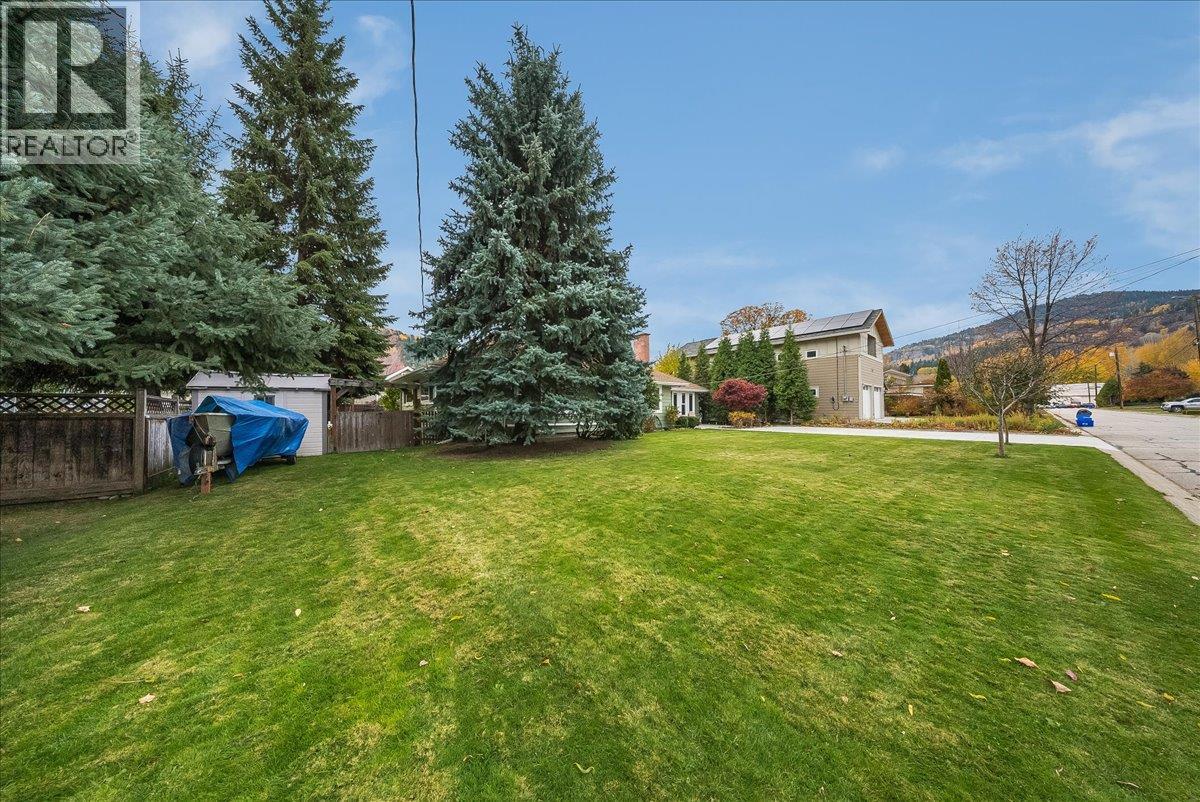 130 Cambridge Road, Warfield, British Columbia  V1R 2J1 - Photo 3 - 10404856