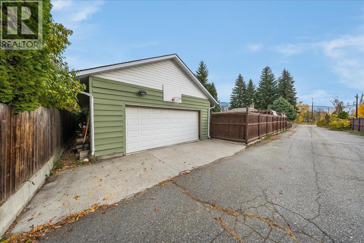 130 Cambridge Road, Warfield, British Columbia  V1R 2J1 - Photo 46 - 10404856