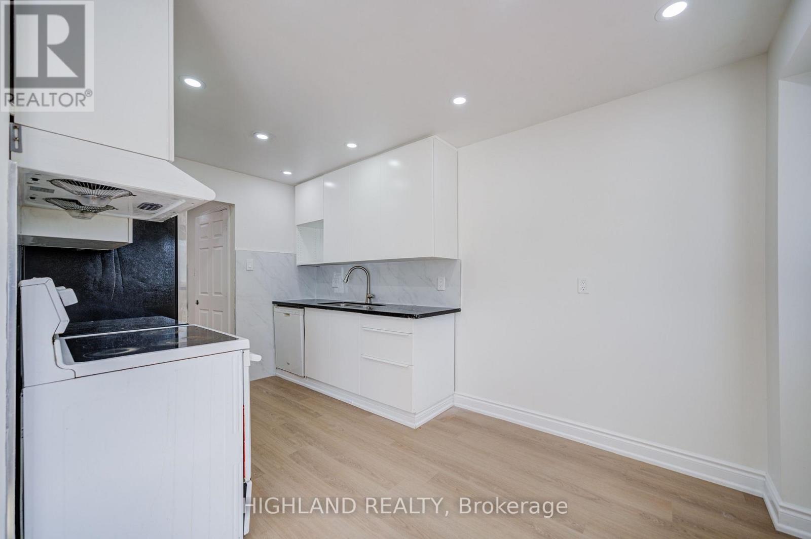 4066 Wycliffe Way, Mississauga, Ontario  L5C 3S1 - Photo 11 - W14130802