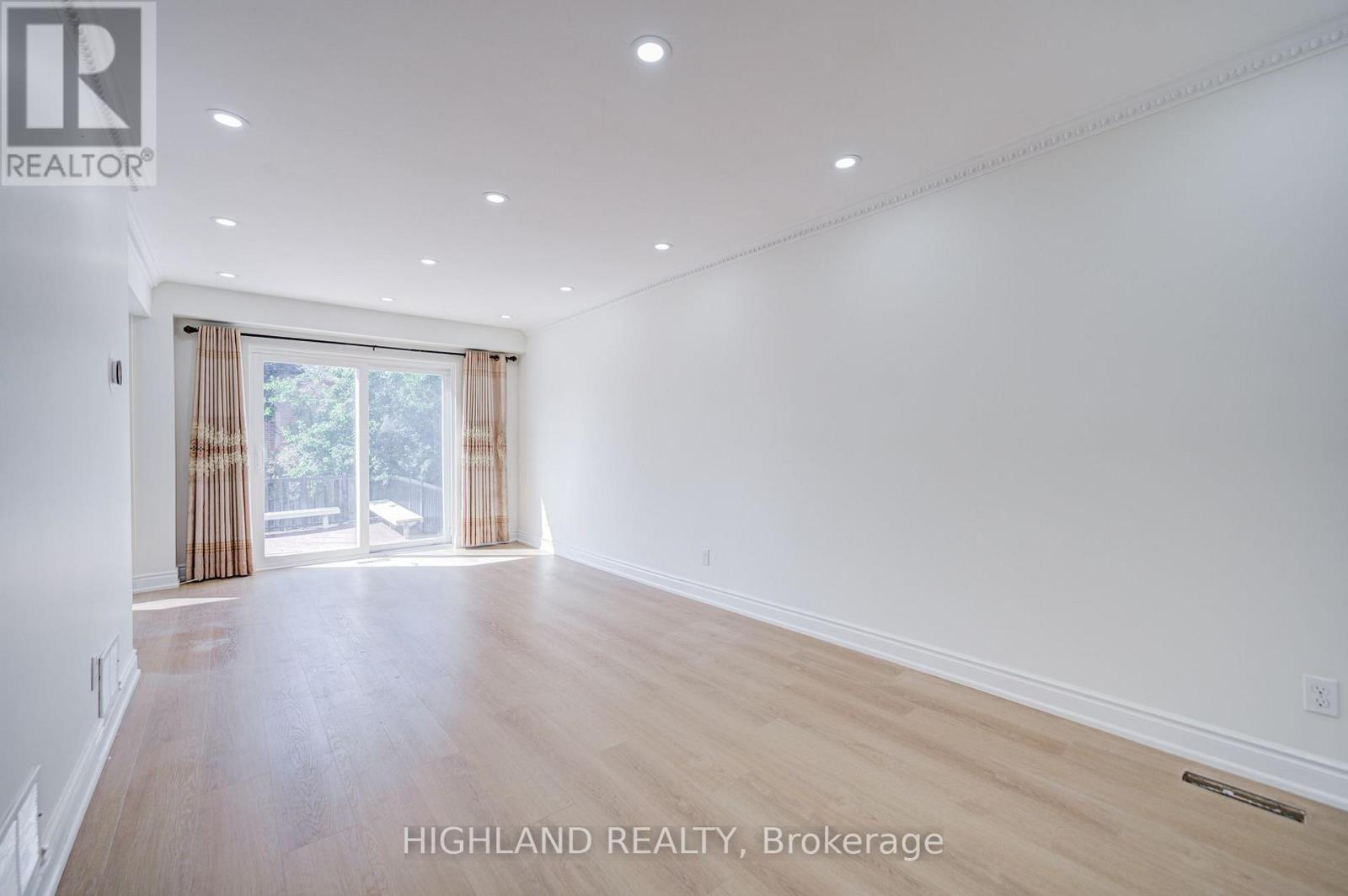 4066 Wycliffe Way, Mississauga, Ontario  L5C 3S1 - Photo 6 - W14130802
