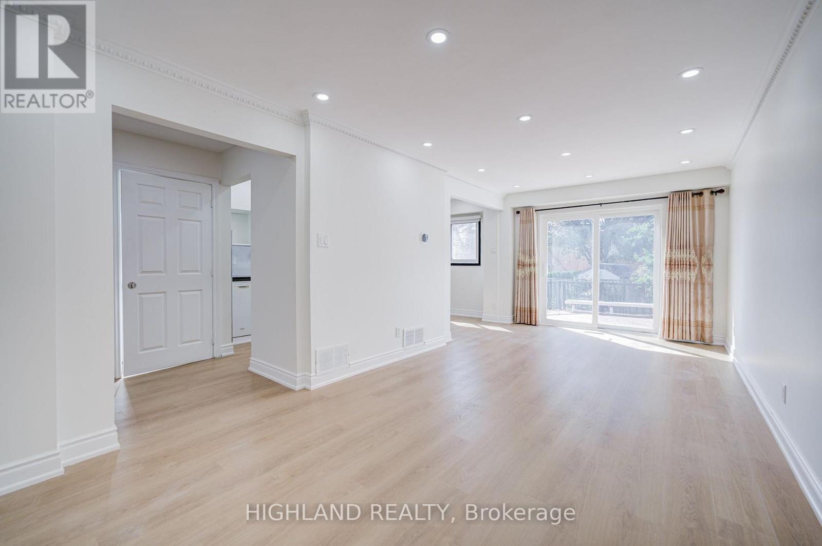 4066 Wycliffe Way, Mississauga, Ontario  L5C 3S1 - Photo 7 - W14130802