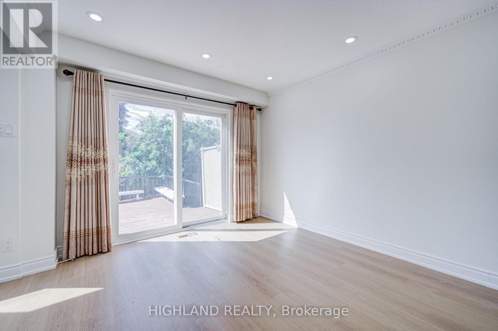4066 Wycliffe Way, Mississauga, Ontario  L5C 3S1 - Photo 8 - W14130802