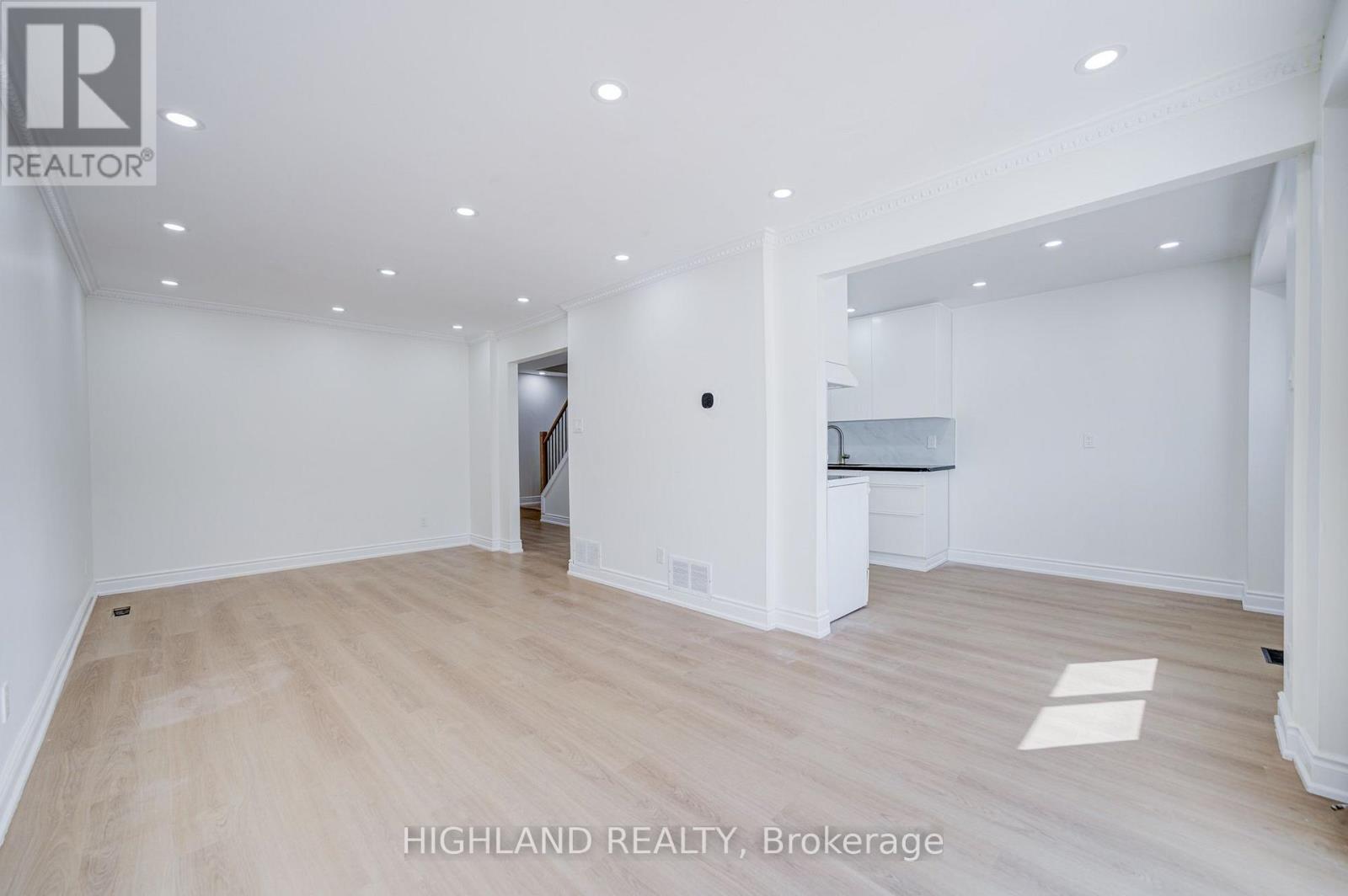 4066 Wycliffe Way, Mississauga, Ontario  L5C 3S1 - Photo 9 - W14130802