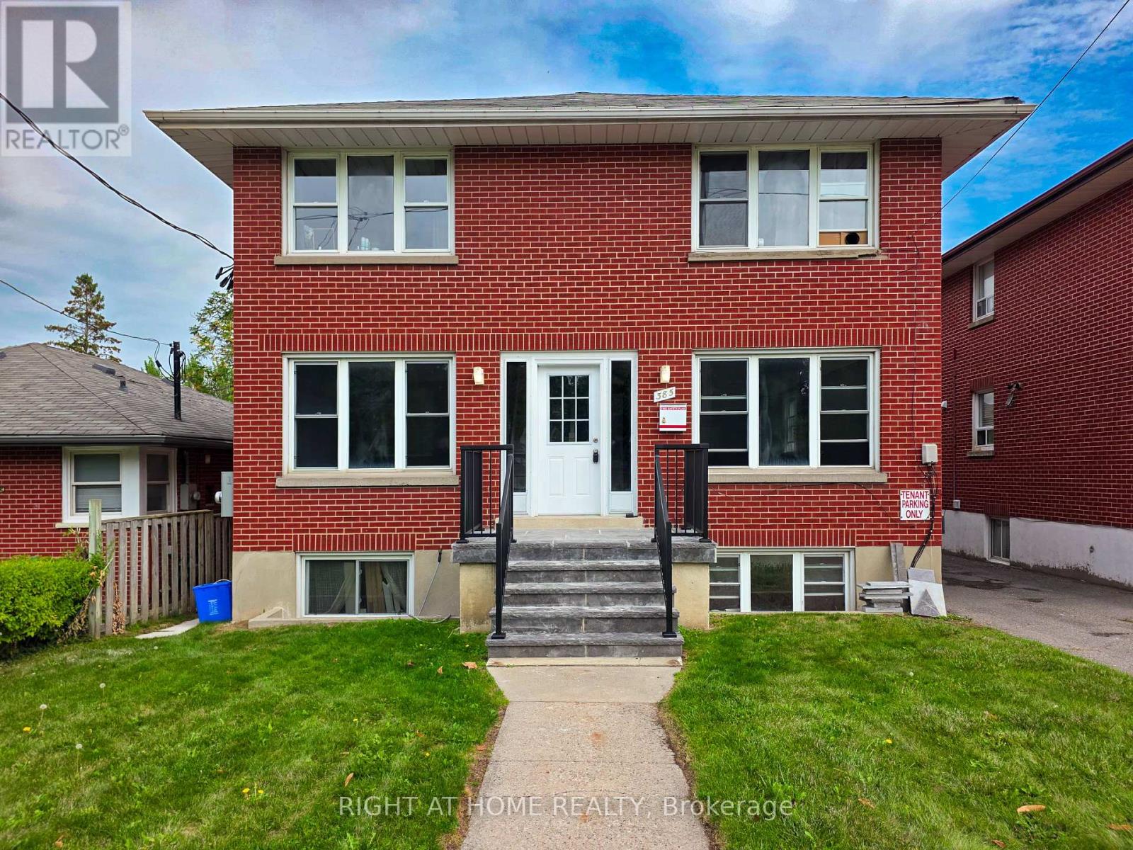 UPPERFLOOR - 385 MARY STREET N, Oshawa, Ontario