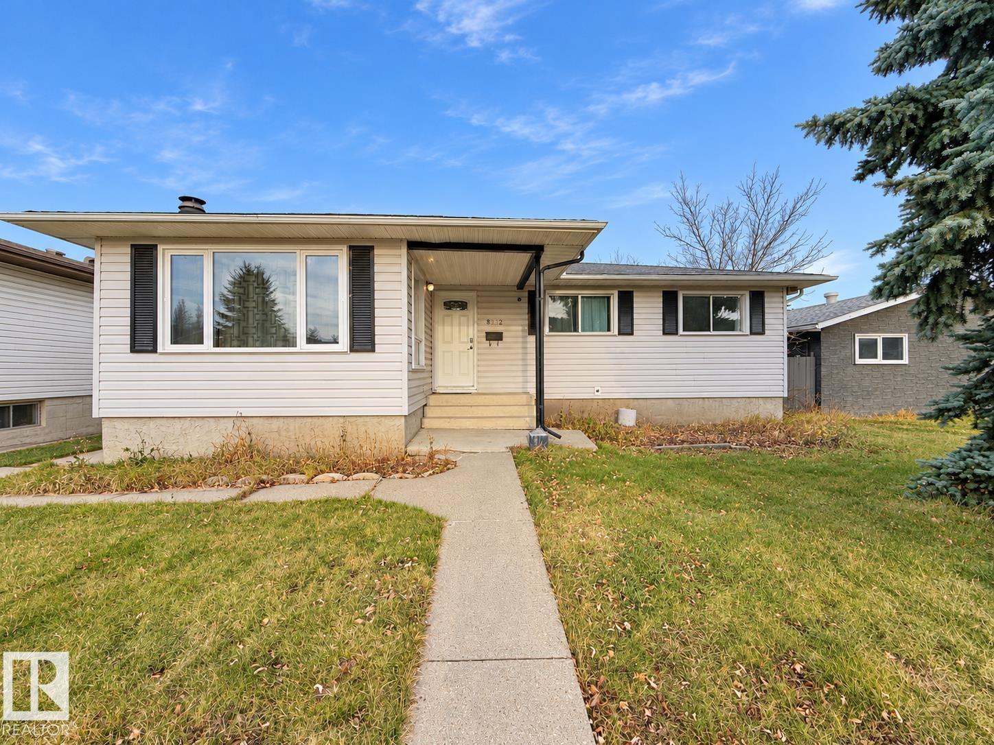8412 35 Av NW, Edmonton, Alberta  T6K 0C6 - Photo 2 - E4514791