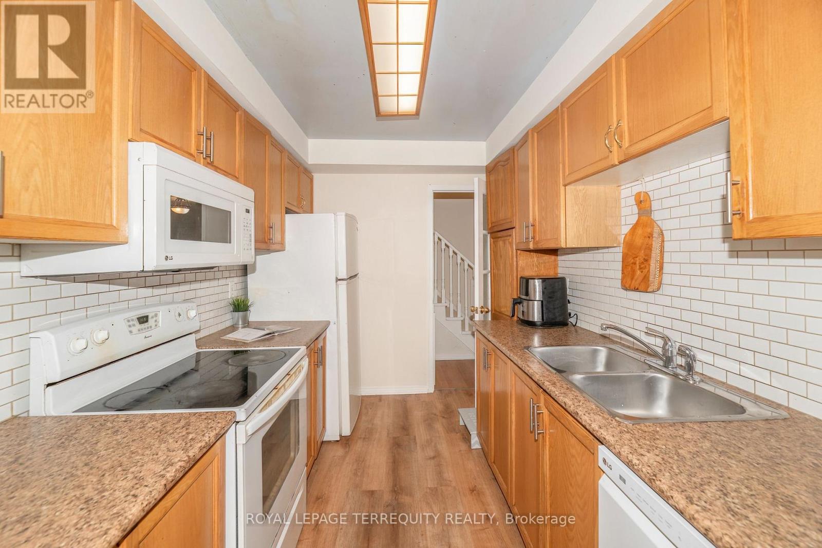 5 Heaver Drive, Whitby, Ontario  L1N 9K4 - Photo 9 - E14130918