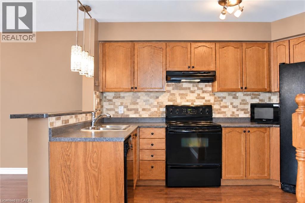 703 Paris Boulevard, Waterloo, Ontario  N2T 2X9 - Photo 2 - 40874921