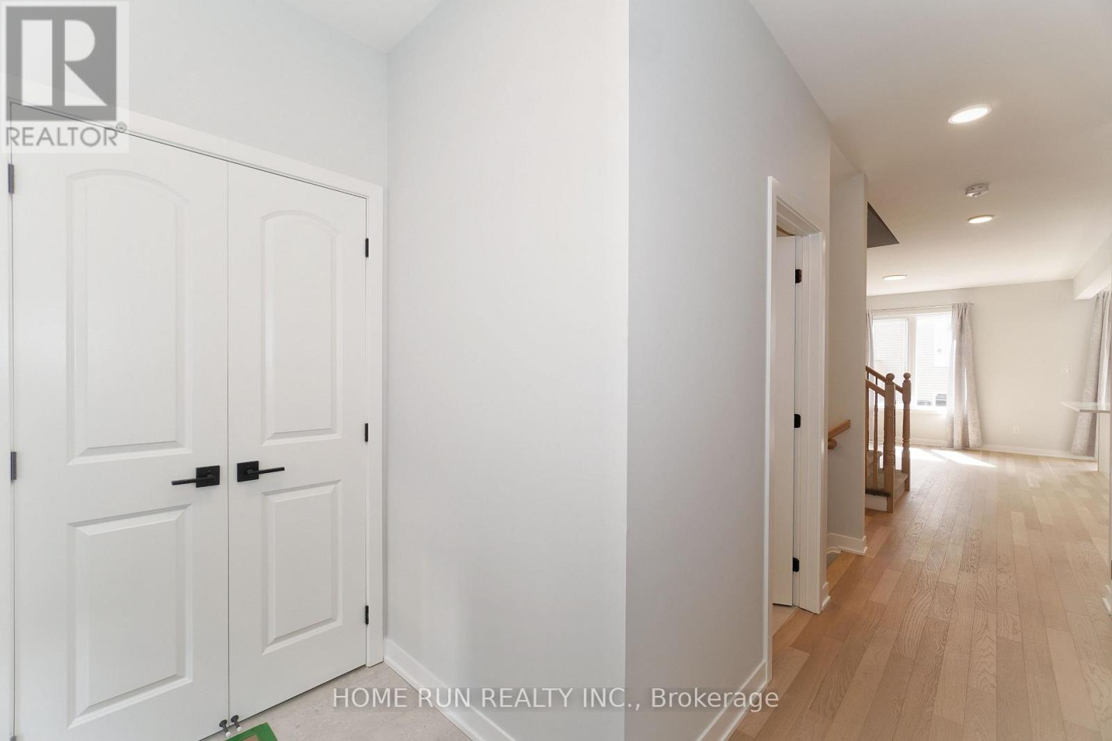 252 Catnip Crescent, Ottawa, Ontario  K2W 0P6 - Photo 2 - X14130964
