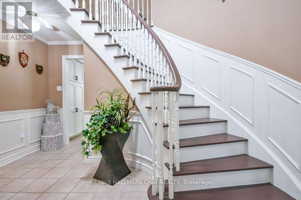 5 Mccutcheon Court, Barrie (Northwest), Ontario  L4N 7C6 - Photo 4 - S14131104