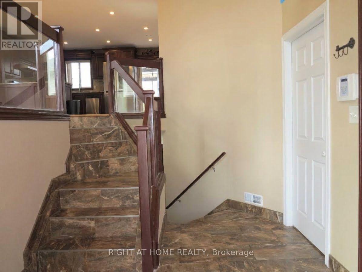 101 Joanne Court, Leamington, Ontario  N8H 5N7 - Photo 2 - X14131134