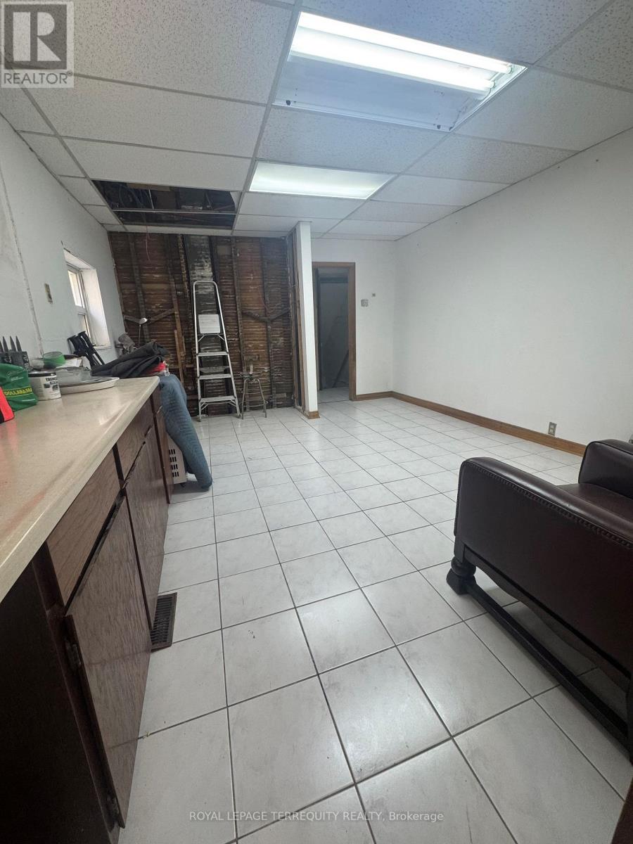Main Flr+basement - 743 Gerrard Street E, Toronto, Ontario  M4M 1Y5 - Photo 18 - E13854054