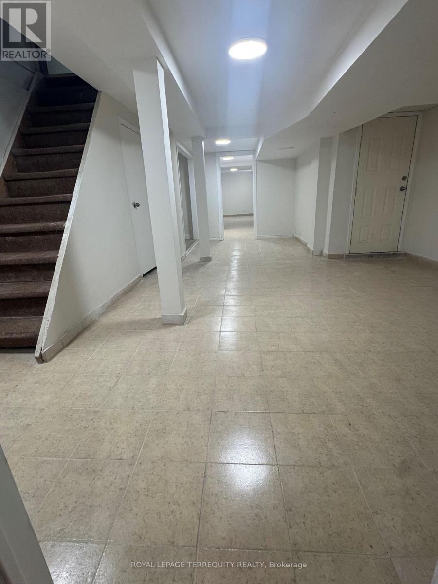 Main Flr+basement - 743 Gerrard Street E, Toronto, Ontario  M4M 1Y5 - Photo 19 - E13854054