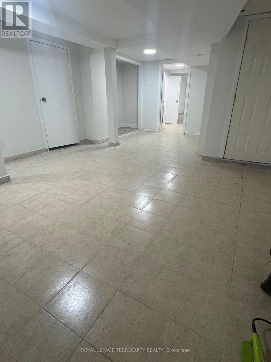 Main Flr+basement - 743 Gerrard Street E, Toronto, Ontario  M4M 1Y5 - Photo 21 - E13854054