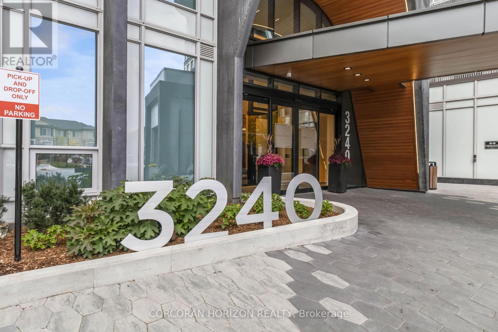 911 - 3240 William Coltson Avenue, Oakville (Jm Joshua Meadows), Ontario  L6H 8C8 - Photo 2 - W14131132