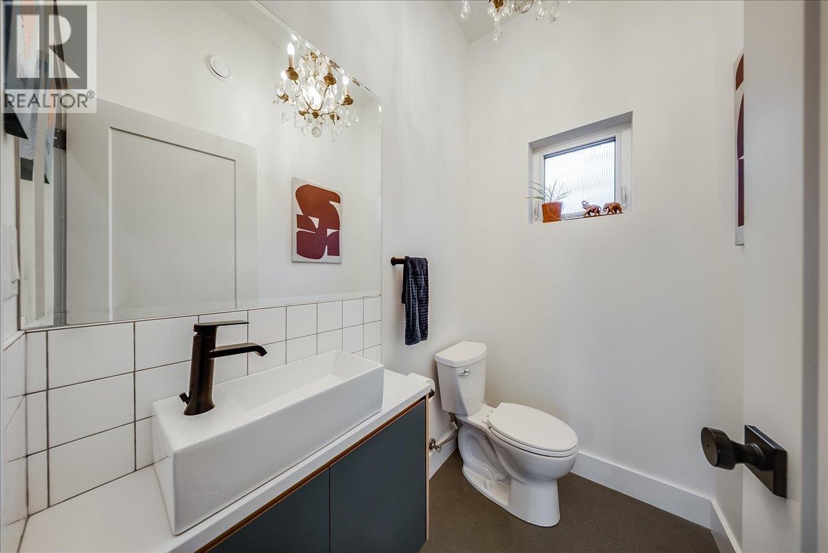 1725 Cook Avenue, Rossland, British Columbia  V0G 1Y0 - Photo 21 - 10404744