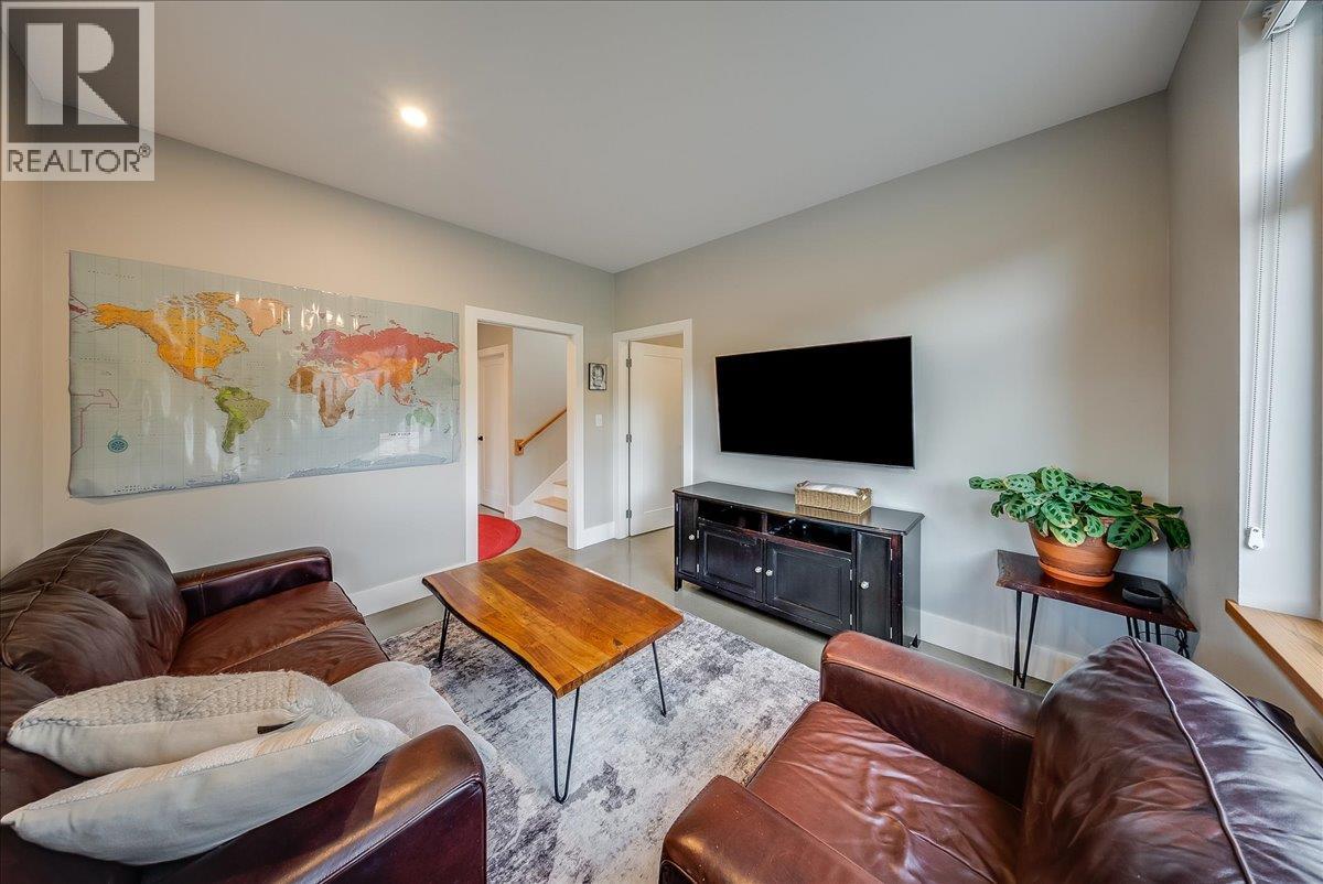 1725 Cook Avenue, Rossland, British Columbia  V0G 1Y0 - Photo 31 - 10404744