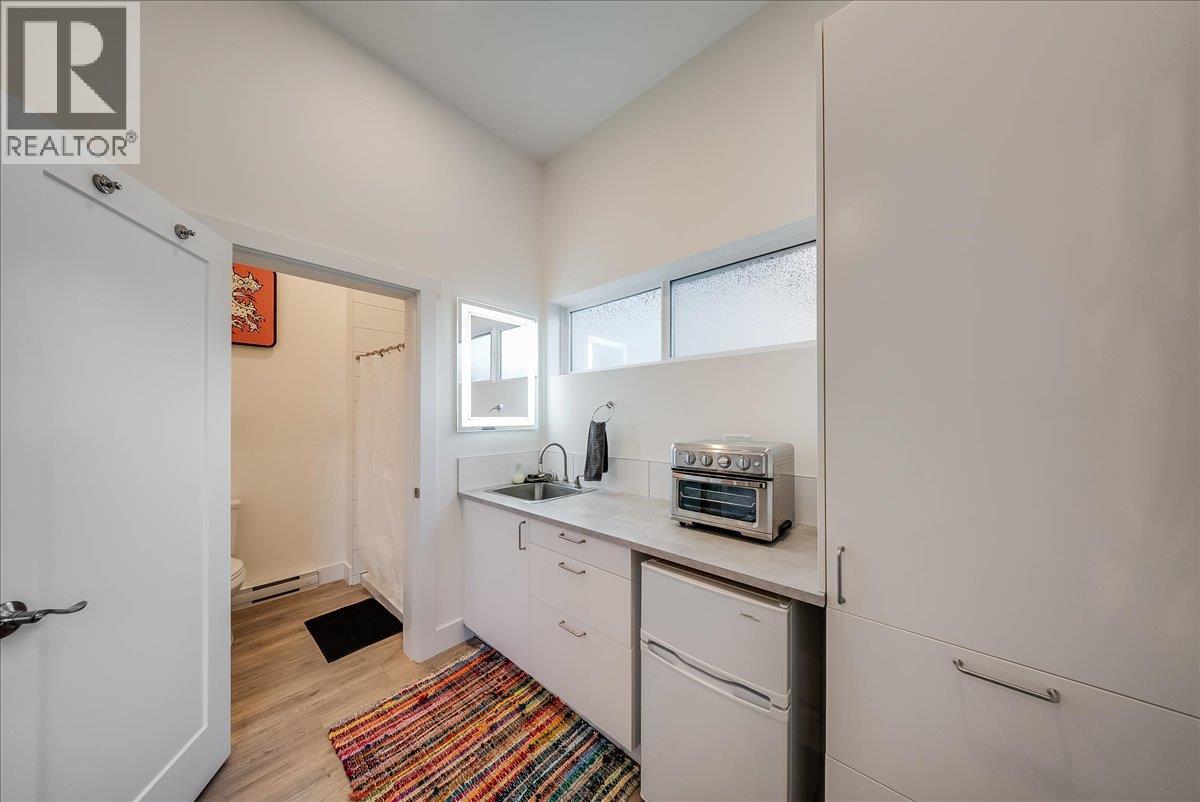 1725 Cook Avenue, Rossland, British Columbia  V0G 1Y0 - Photo 63 - 10404744