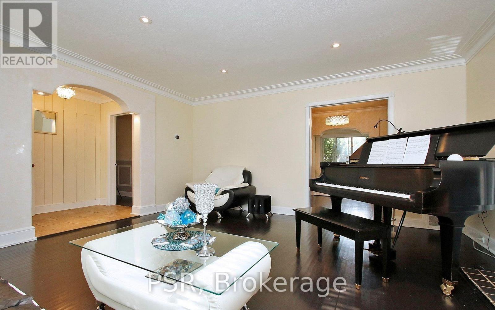 2430 Bayview Avenue, Toronto, Ontario  M2L 1A3 - Photo 10 - C14131300