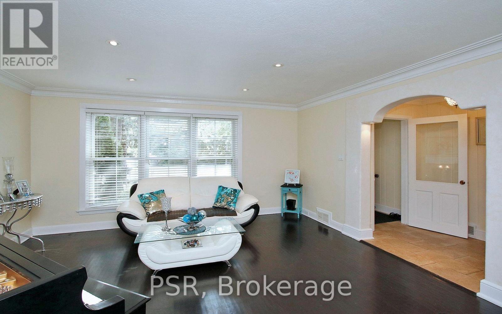2430 Bayview Avenue, Toronto, Ontario  M2L 1A3 - Photo 11 - C14131300