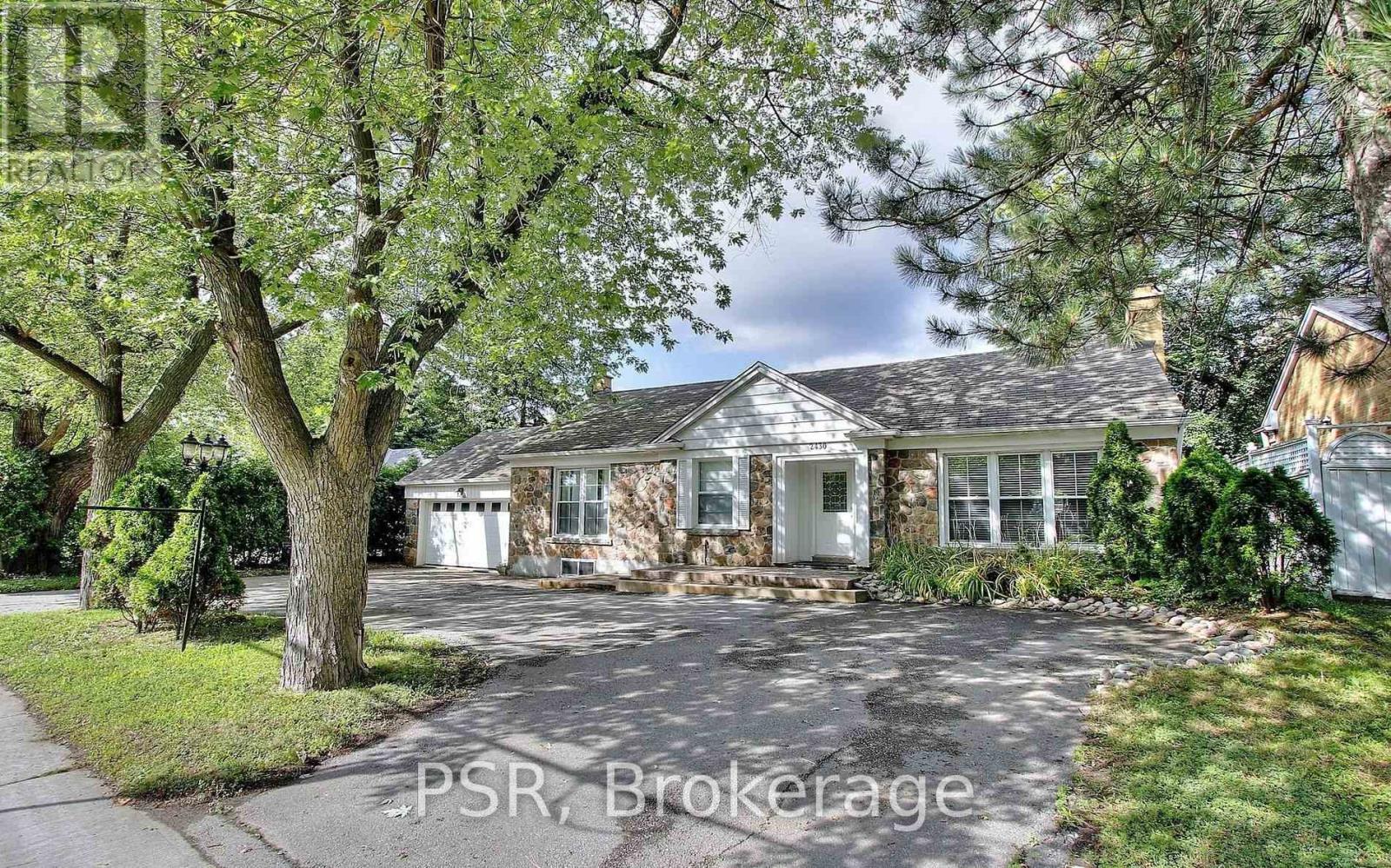 2430 Bayview Avenue, Toronto, Ontario  M2L 1A3 - Photo 2 - C14131300