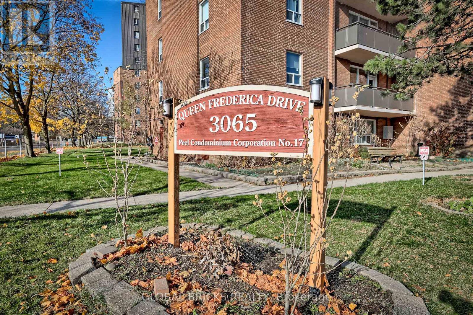 707 - 3065 Queen Frederica Drive, Mississauga, Ontario  L4Y 3A3 - Photo 3 - W13661360