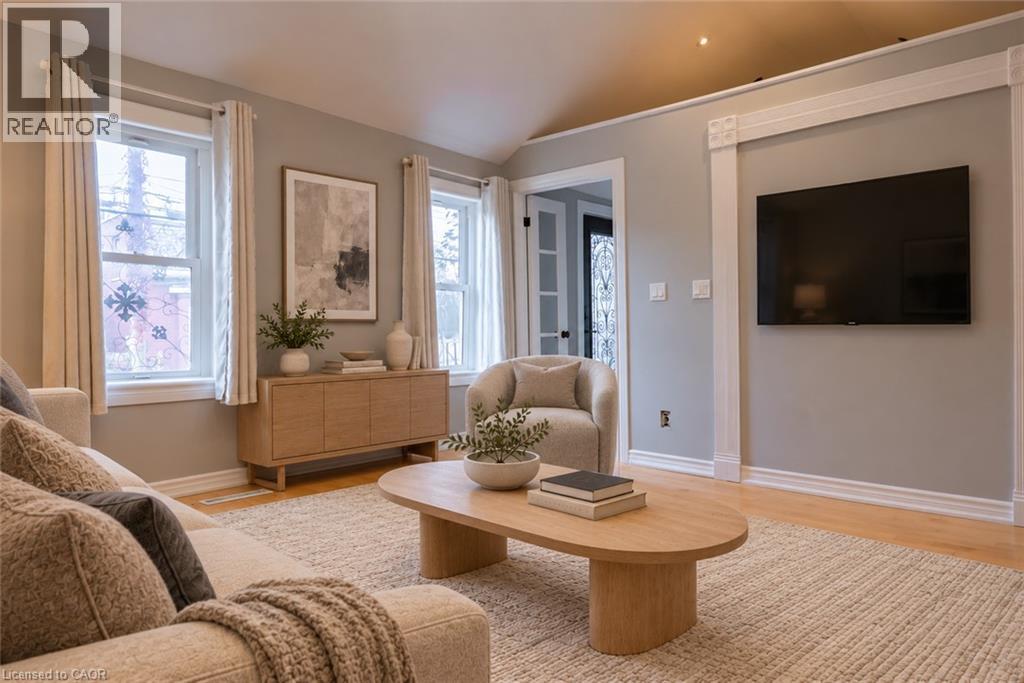 208 Ray Street N, Hamilton, Ontario  L8R 2Y2 - Photo 4 - 40875033