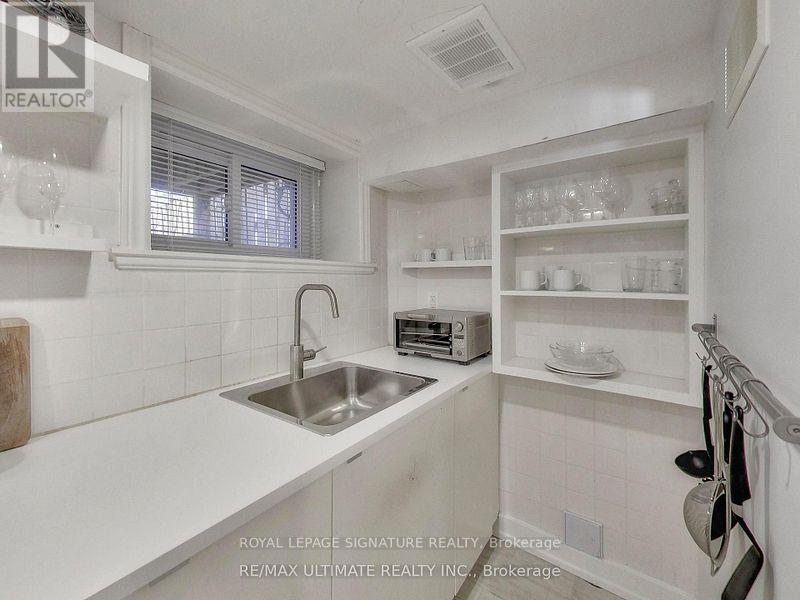 Bsmt - 24 Pauline Avenue, Toronto (Dovercourt-Wallace Emerson-Junction), Ontario  M6H 3M8 - Photo 4 - W14131420