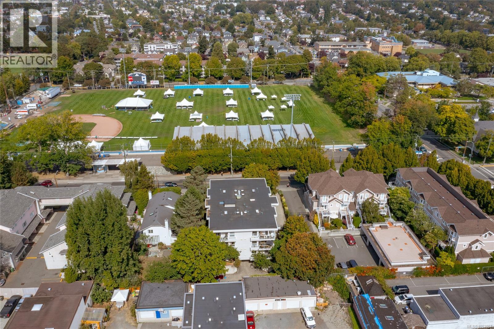 203 1039 Caledonia Ave