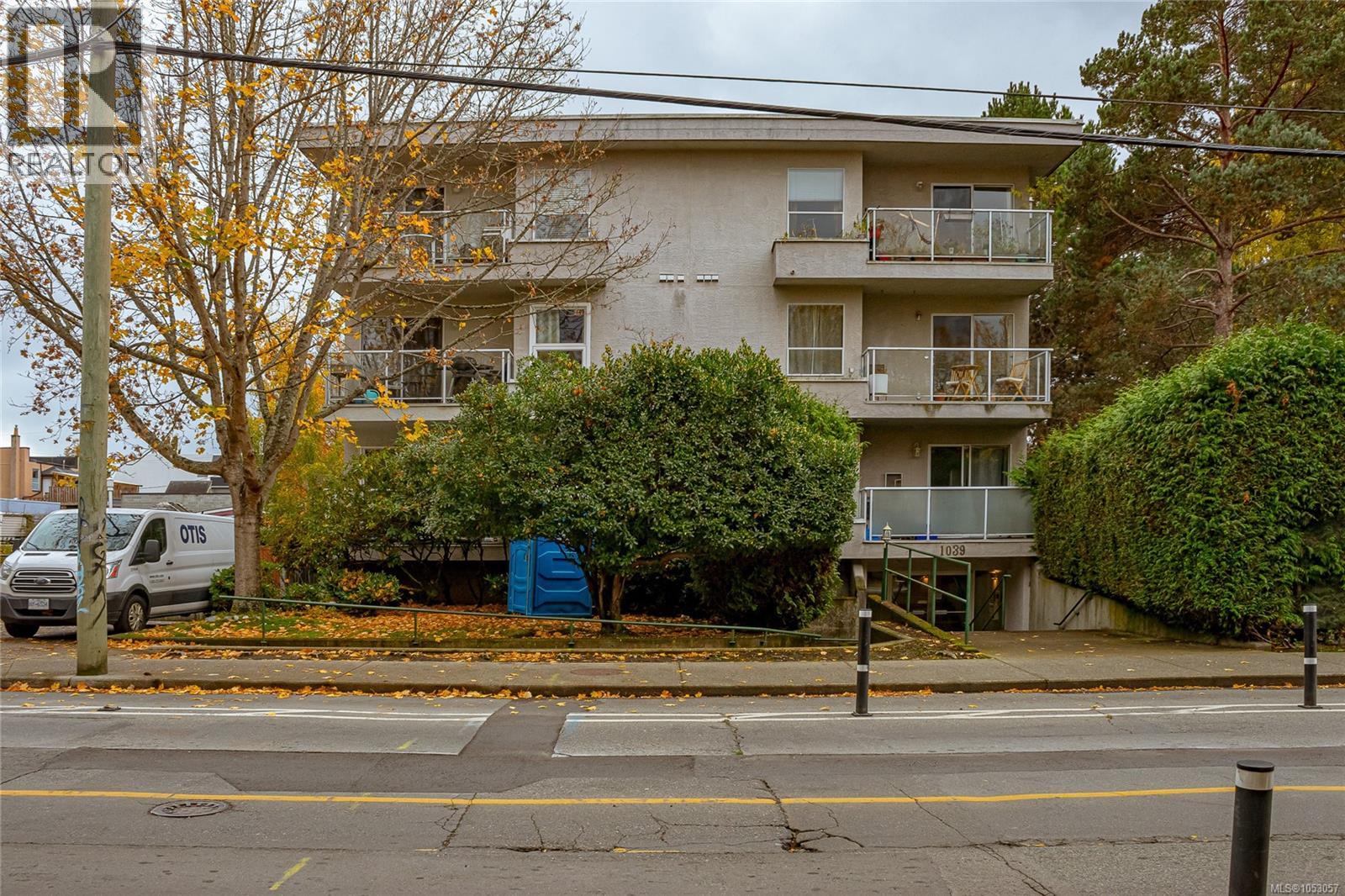 203 1039 Caledonia Ave